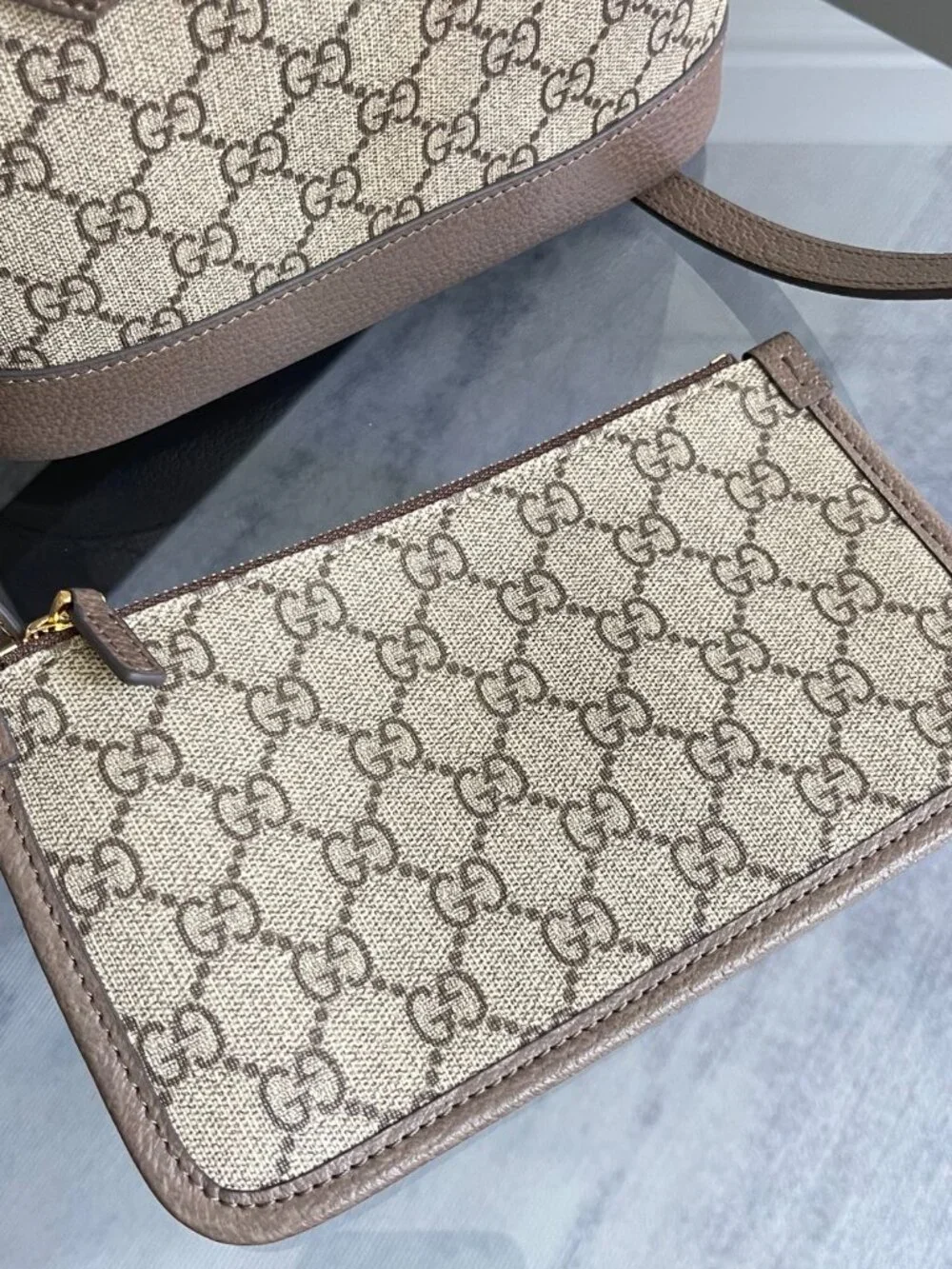 Gucci. dimensions 22